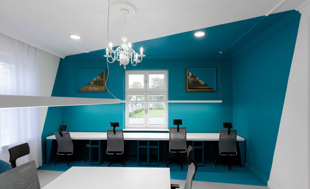 modern-office-colorful-teal-walls-meeting-room-130622-852-03-min